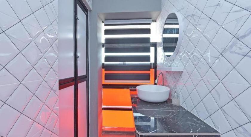 Oyo 90594 Hotel Casalink Paka Eksteriør billede
